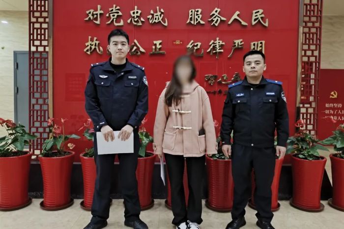 女子跑派出所问：我是不是逃犯？民警一查：呃…...是的