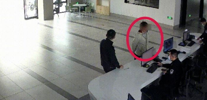 女子跑派出所问：我是不是逃犯？民警一查：呃…...是的