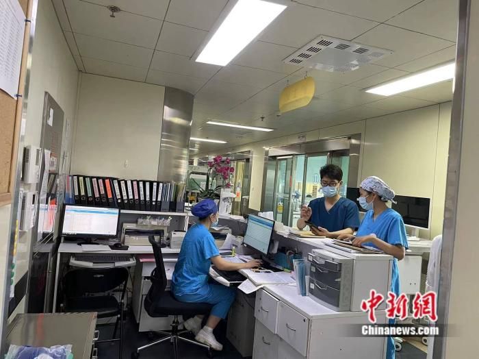 中新健康|ICU护士:守护病人最后一道生命防线 中新健康|ICU护士:守护病人最后一道生命防线