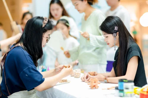 衣裳之美有型有色卡萨帝城市湿洗计划深圳站：科技与美学共塑高端生活新范式